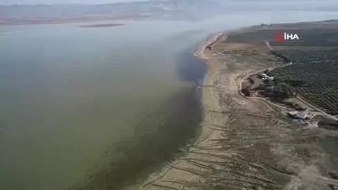 Marmara Gölü Yok Oluyor...su Seviyesi Yüzde 10'a Düşen Marmara Gölü Havadan Görüntülendi Marmara Gölü Yok Oluyor...su Seviyesi Yüzde 10'a Düşen Marmara Gölü Havadan Görüntülendi