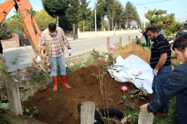 Mezarlıktaki Çalışma Nedeniyle, Ölülerini Poşette Gören Vatandaşlar Şaşkına Döndü!