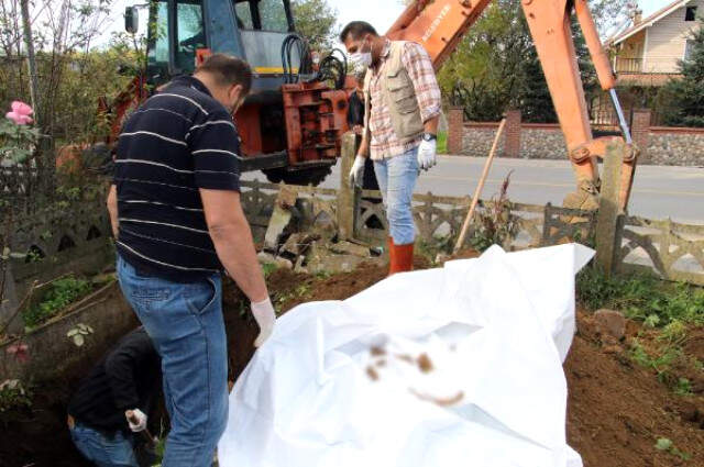 Mezarlıktaki Çalışma Nedeniyle, Ölülerini Poşette Gören Vatandaşlar Şaşkına Döndü!