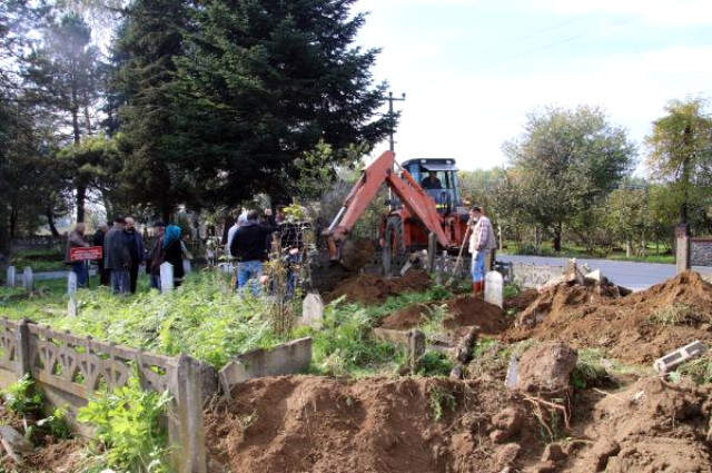 Mezarlıktaki Çalışma Nedeniyle, Ölülerini Poşette Gören Vatandaşlar Şaşkına Döndü!
