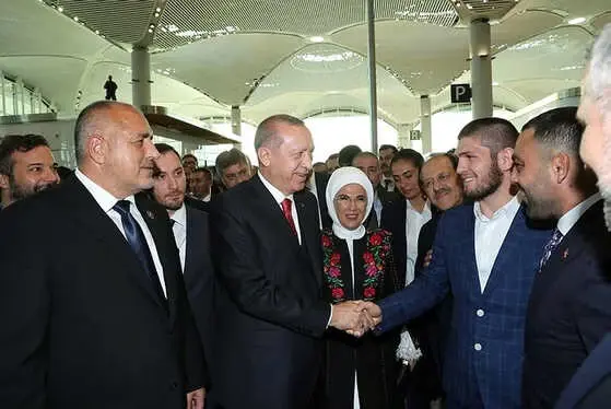 Müslüman Dövüşçü Khabib Nurmagomedov: Erdoğan ile Antrenman Yapacağım, Onunla Türkçe Konuşacağım Müslüman Dövüşçü Khabib Nurmagomedov: Erdoğan ile Antrenman Yapacağım, Onunla Türkçe Konuşacağım