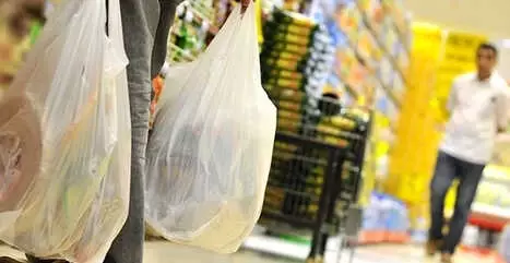 Bakan Açıkladı! Yıl Başından İtibaren Plastik Poşetler Parayla Satılacak Bakan Açıkladı! Yıl Başından İtibaren Plastik Poşetler Parayla Satılacak