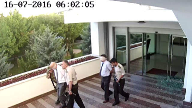 Darbecilerin 15 Temmuz'da TEM Daire Başkanı Aslan'ı İnfaza Götürme Anları Ortaya Çıktı