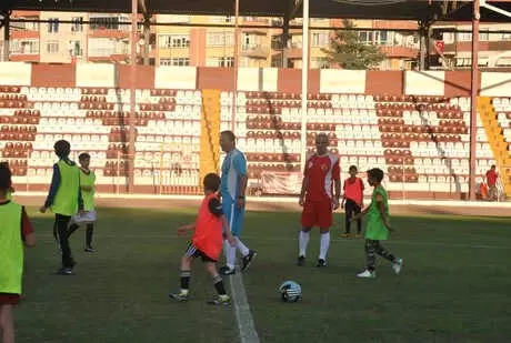 Futbolun Efsaneleri, Hatay'da Çocuk ve Gençlerle Buluştu