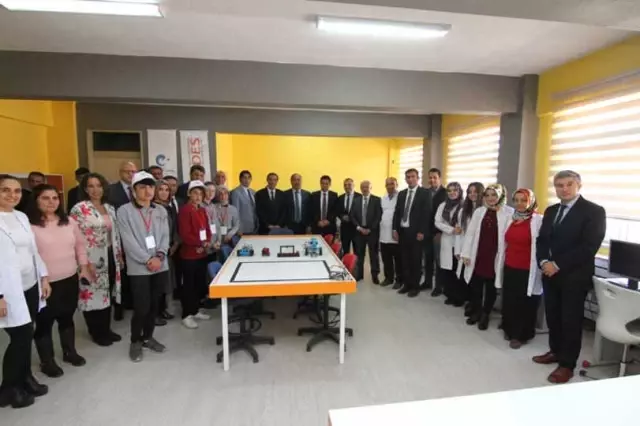 İl Milli Eğitim Müdürü Kaygusuz: 'Teknolojiyi Tüketmenin Değil, Teknolojiyle Üretmenin Zamanı' İl Milli Eğitim Müdürü Kaygusuz: 'Teknolojiyi Tüketmenin Değil, Teknolojiyle Üretmenin Zamanı'