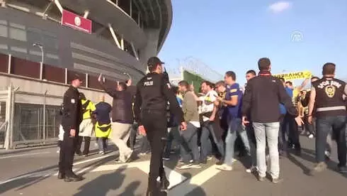 İstanbul Polisi Galatasaray-Fenerbahçe Derbisine Hazır İstanbul Polisi Galatasaray-Fenerbahçe Derbisine Hazır