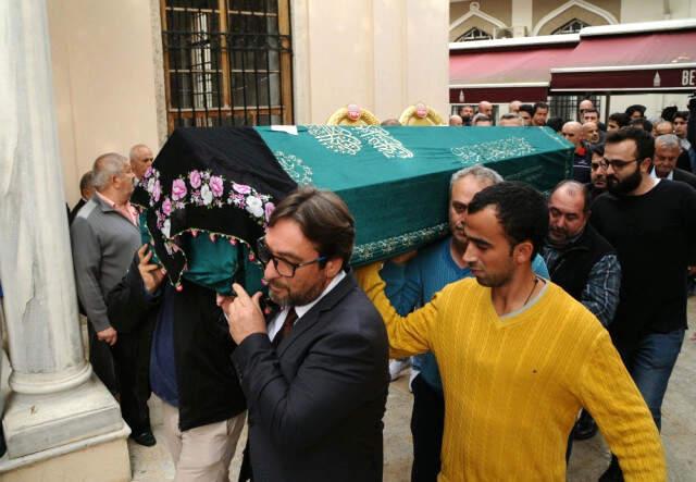 Nazar Nur Kaya'nın Annesi Cenazeye Katılan Hadise'den Kızının Yazdığı Şarkıyı Okumasını İstedi