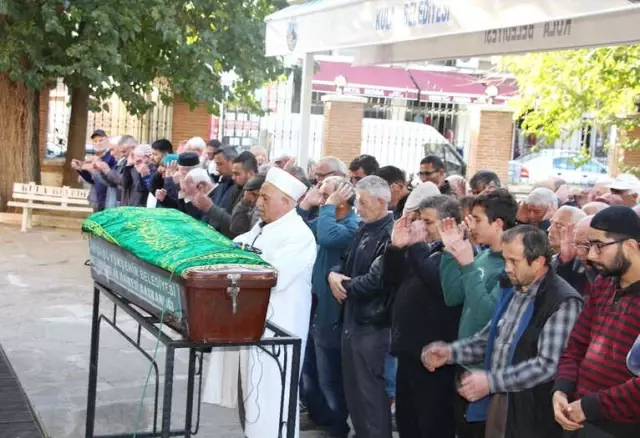 Silahlı Saldırıda Ölen Adam Son Yolculuğuna Uğurlandı Silahlı Saldırıda Ölen Adam Son Yolculuğuna Uğurlandı