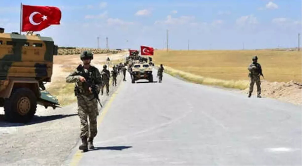 TÃ¼rk SilahlÄ± Kuvvetleri (TSK) ve ABD ordusu, MÃ¼nbiÃ§ yol haritasÄ± Ã§erÃ§evesinde ilÃ§ede ortak devriye faaliyetine baÅladÄ±. Milli Savunma BakanÄ± Hulusi Akar konuya iliÅkin yaptÄ±ÄÄ± aÃ§Ä±klamada 'TÃ¼rk ve ABD askerlerinin ortak devriyesi 15.53'te baÅladÄ±' dedi. ile ilgili gÃ¶rsel sonucu