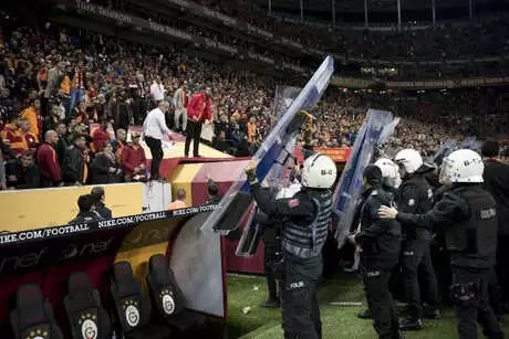 Derbi Maçın Ardından Gerginlik Yaşandı (Ek Fotoğraflar)