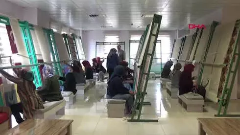 Gümüşhane Şiran'da Binlerce Yıllık 'Ala Kilim' Dokuma Geleneği Yaşatılıyor Gümüşhane Şiran'da Binlerce Yıllık 'Ala Kilim' Dokuma Geleneği Yaşatılıyor