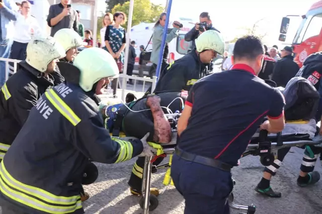 Güncelleme - Edirne'de Kalorifer Kazanı Patladı: 3 Yaralı Güncelleme - Edirne'de Kalorifer Kazanı Patladı: 3 Yaralı