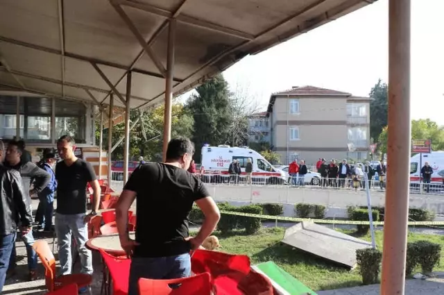 Her Şey Bir Anda Oldu: 1'i Ağır 3 Yaralı Her Şey Bir Anda Oldu: 1'i Ağır 3 Yaralı