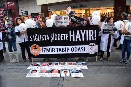 İzmir'de, Hekimlerden Eylem