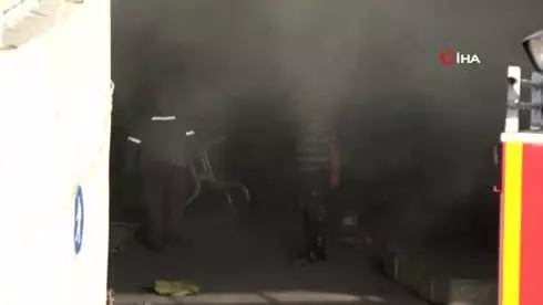 Kazan Dairesindeki Şiddetli Patlamada Demir Kapaklar Havaya Uçuştu: 1'i Ağır 3 Yaralı Kazan Dairesindeki Şiddetli Patlamada Demir Kapaklar Havaya Uçuştu: 1'i Ağır 3 Yaralı
