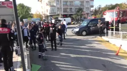 Kazan Dairesindeki Şiddetli Patlamada Demir Kapaklar Havaya Uçuştu: 1'i Ağır 3 Yaralı Kazan Dairesindeki Şiddetli Patlamada Demir Kapaklar Havaya Uçuştu: 1'i Ağır 3 Yaralı
