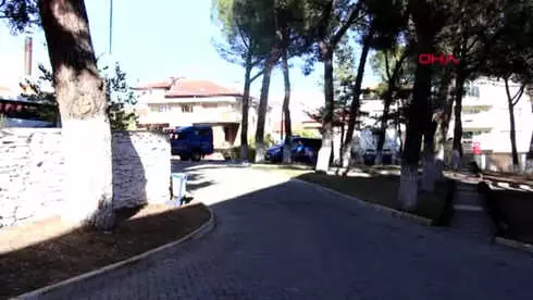 Manisa Baba ve Oğluna Silahlı Saldırı Düzenleyip Polisi Yaralayan Zanlı Adliyede Manisa Baba ve Oğluna Silahlı Saldırı Düzenleyip Polisi Yaralayan Zanlı Adliyede