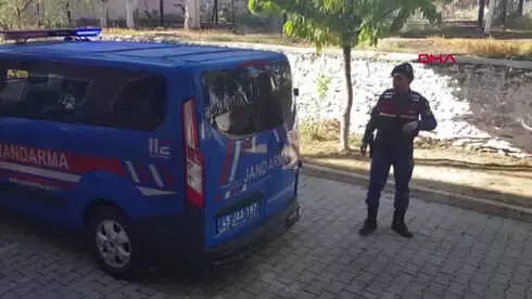 Manisa Baba ve Oğluna Silahlı Saldırı Düzenleyip Polisi Yaralayan Zanlı Adliyede Manisa Baba ve Oğluna Silahlı Saldırı Düzenleyip Polisi Yaralayan Zanlı Adliyede