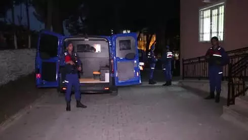 Manisa'da Cinayet Zanlısının Polisi Yaralaması - Zanlı Adliyeye Sevk Edildi Manisa'da Cinayet Zanlısının Polisi Yaralaması - Zanlı Adliyeye Sevk Edildi