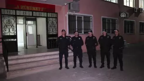 Manisa'da Cinayet Zanlısının Polisi Yaralaması - Zanlı Adliyeye Sevk Edildi Manisa'da Cinayet Zanlısının Polisi Yaralaması - Zanlı Adliyeye Sevk Edildi