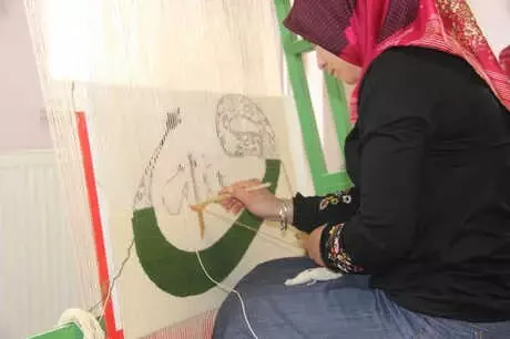 Şiran'da Binlerce Yıllık 'Ala Kilim' Dokuma Geleneği Yaşatılıyor Şiran'da Binlerce Yıllık 'Ala Kilim' Dokuma Geleneği Yaşatılıyor