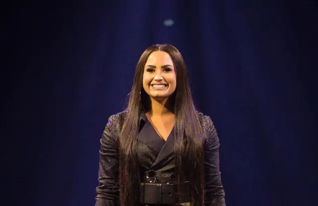  Terapi  Demi Lovato yu Tamamen Deitirdi Magazin