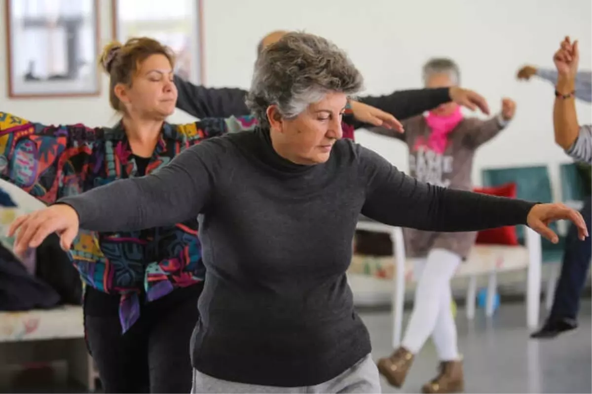 Yenimahalle'de İkinci Bahar Merkezlerinde Dans Kursları Başladı