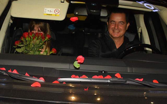 Acun Ilıcalı'dan Eşi Şeyma Subaşı'ya Gül Jesti