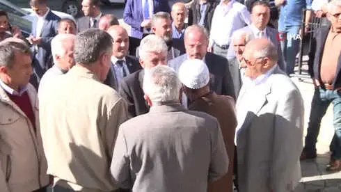 Ankara Büyükşehir Belediye Başkanı Mustafa Tuna, Esnaf Ziyaretinde Bir İlkokula da Uğrayarak,... Ankara Büyükşehir Belediye Başkanı Mustafa Tuna, Esnaf Ziyaretinde Bir İlkokula da Uğrayarak,...