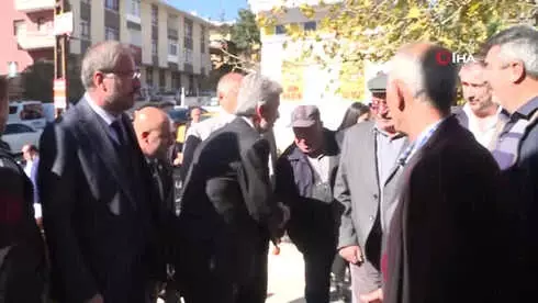 Ankara Büyükşehir Belediye Başkanı Mustafa Tuna, Esnaf Ziyaretinde Bir İlkokula da Uğrayarak,... Ankara Büyükşehir Belediye Başkanı Mustafa Tuna, Esnaf Ziyaretinde Bir İlkokula da Uğrayarak,...