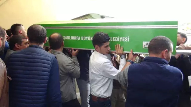 Kazada Ölen İbrahim Tatlıses'in Akrabaları Defnedildi