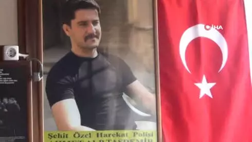 Oğlunun Cenaze Namazını Kıldıran Şehit Babası Yine Yüreklere Dokundu. Oğlunun Cenaze Namazını Kıldıran Şehit Babası Yine Yüreklere Dokundu.