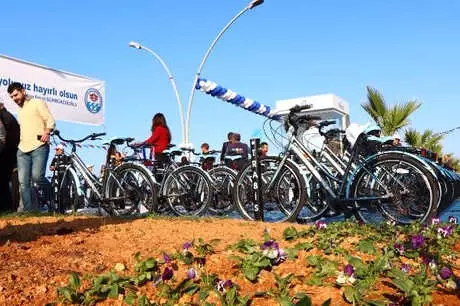 Trabzon'da 8 Kilometrelik Bisiklet Yolu Açıldı Trabzon'da 8 Kilometrelik Bisiklet Yolu Açıldı