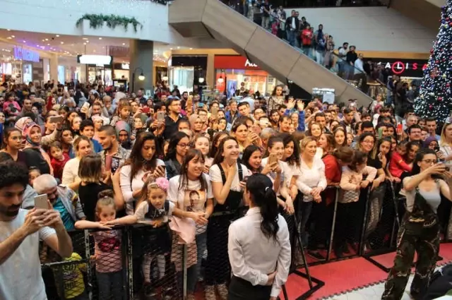 Dünya Hali'ne Muhteşem İzmir Galası Dünya Hali'ne Muhteşem İzmir Galası
