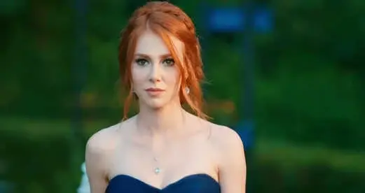 Elçin Sangu, En Büyük Hayalini Açıkladı: Lady Diana'yı Oynamak İstiyorum Elçin Sangu, En Büyük Hayalini Açıkladı: Lady Diana'yı Oynamak İstiyorum