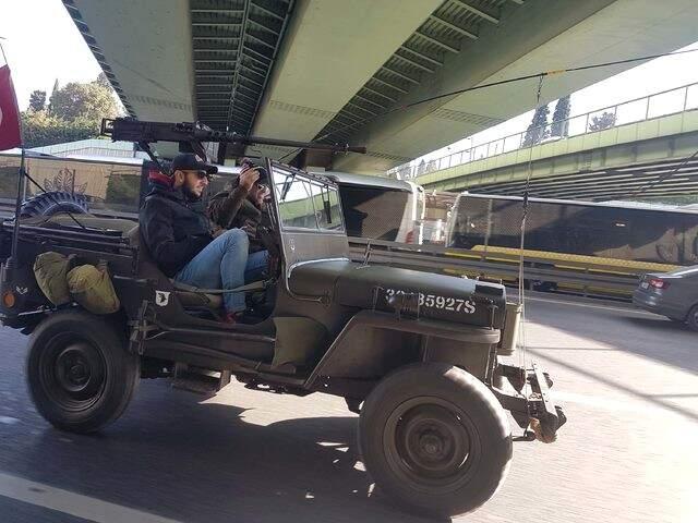 İstanbul Trafiğinde Görüntülenen Uçaksavarlı Cip, Trafikten Men Edildi