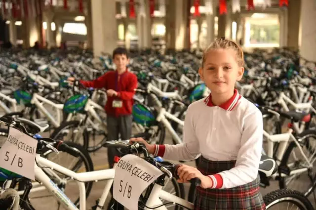İzmitli Öğrenciler Bisiklet Sahibi Olmaya Devam Ediyor İzmitli Öğrenciler Bisiklet Sahibi Olmaya Devam Ediyor