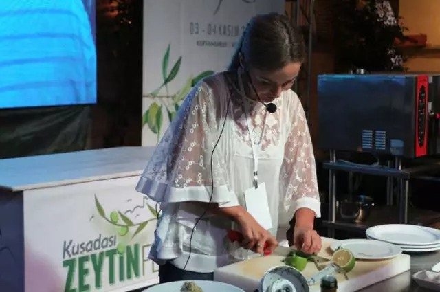 Kuşadası Zeytin Festivali Devam Ediyor Kuşadası Zeytin Festivali Devam Ediyor