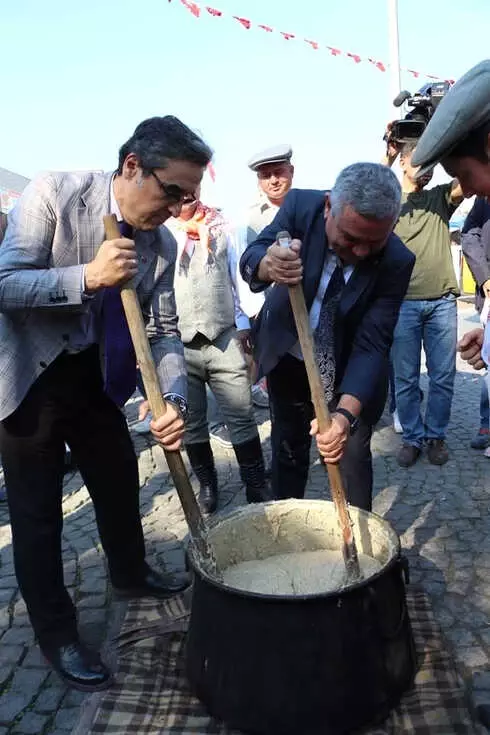 Kuşadası Zeytin Festivali Devam Ediyor Kuşadası Zeytin Festivali Devam Ediyor