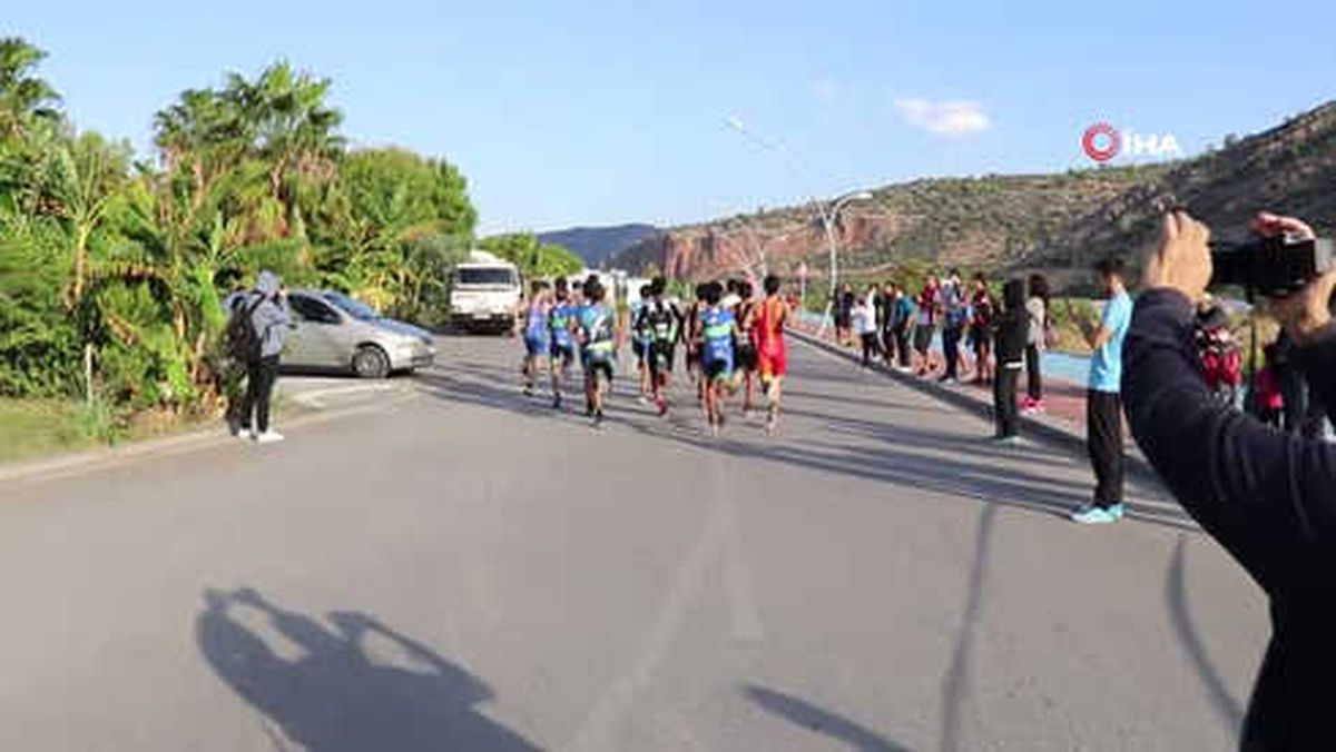 Parkurda Terleyen Sporcular Denizde Serinledi