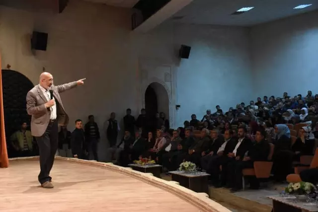 Yazar Abdurrahman Dilipak Nusaybin'de Konferans Verdi Yazar Abdurrahman Dilipak Nusaybin'de Konferans Verdi