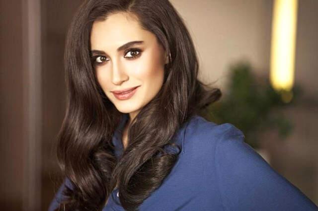 Erkek Arkadaşıyla Dudak Dudağa Yakalanan Hande Doğandemir Kimdir? Kaç Yaşındadır?