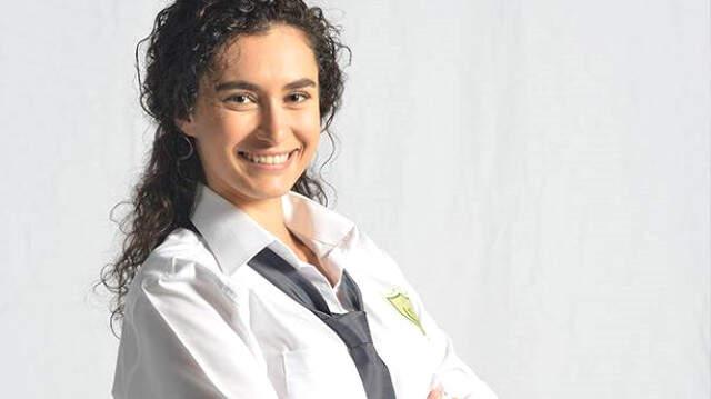 Erkek Arkadaşıyla Dudak Dudağa Yakalanan Hande Doğandemir Kimdir? Kaç Yaşındadır?