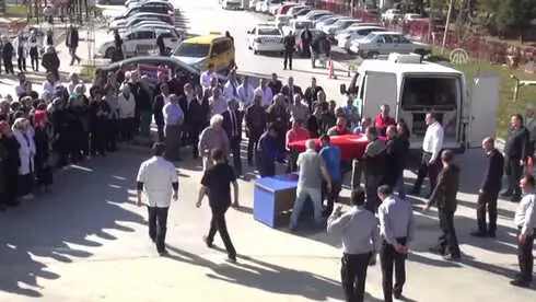 Eski Bakan İsmail Karakuyu Son Yolculuğuna Uğurlandı Eski Bakan İsmail Karakuyu Son Yolculuğuna Uğurlandı