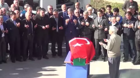Eski Bakan İsmail Karakuyu Son Yolculuğuna Uğurlandı Eski Bakan İsmail Karakuyu Son Yolculuğuna Uğurlandı