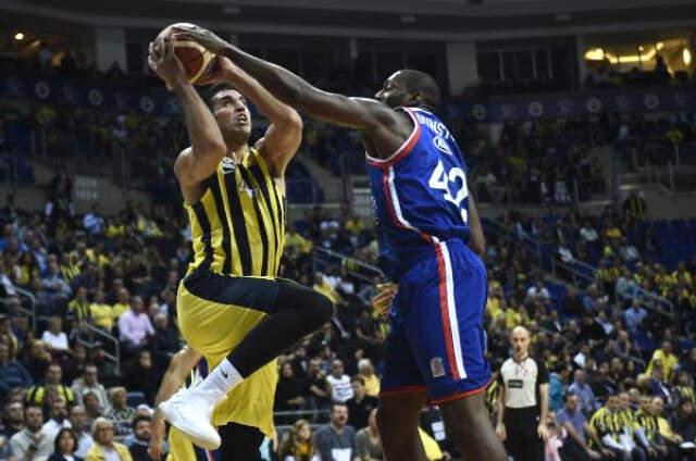 Haftanın Kapanış Maçında Fenerbahçe, Anadolu Efes'i 86-79 Mağlup Etti