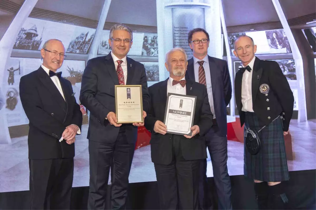 Heykeltıraş Prof. Tamer Başoğlu'na İngiltere'de Üç Büyük Ödül