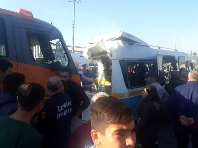 Kamyon DolmuÅa Ãarptı: 16 Yaralı