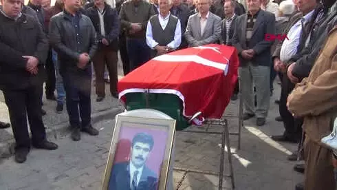 Kütahya Eski Bakan Karakuyu Son Yolculuğuna Uğurlandı Kütahya Eski Bakan Karakuyu Son Yolculuğuna Uğurlandı