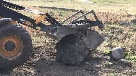 AK Parti'li Belediye Başkanı Murat Uray, Operatör Olmayınca Kolları Sıvayıp İşe Koyuldu